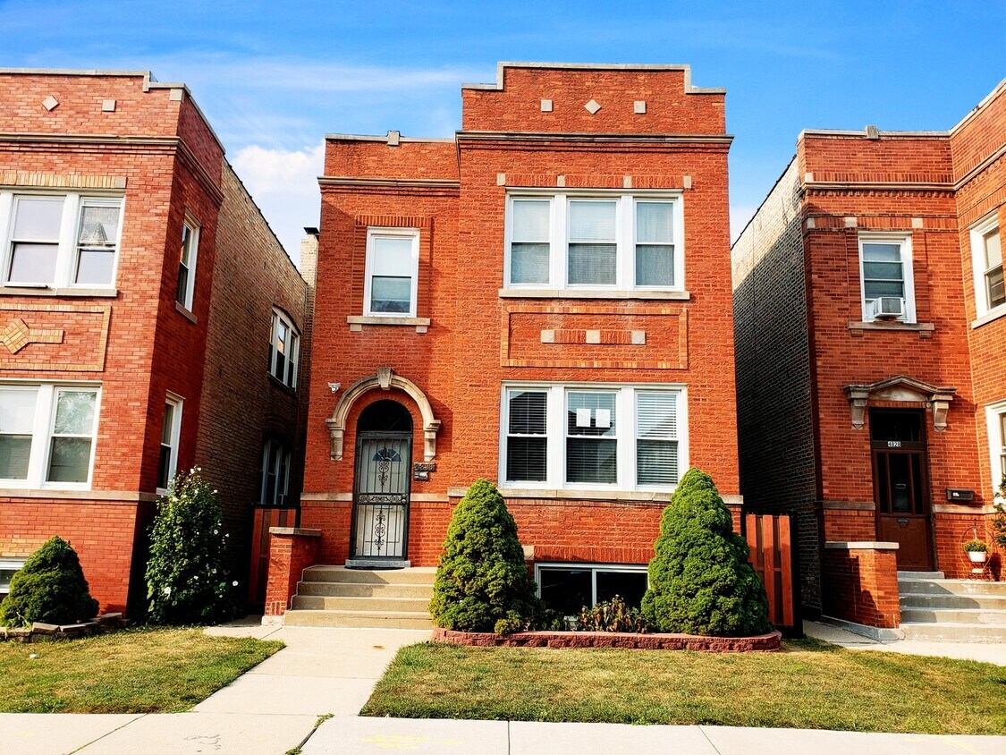 4830 W Newport Ave, Chicago, IL 60641 House Rental in Chicago, IL