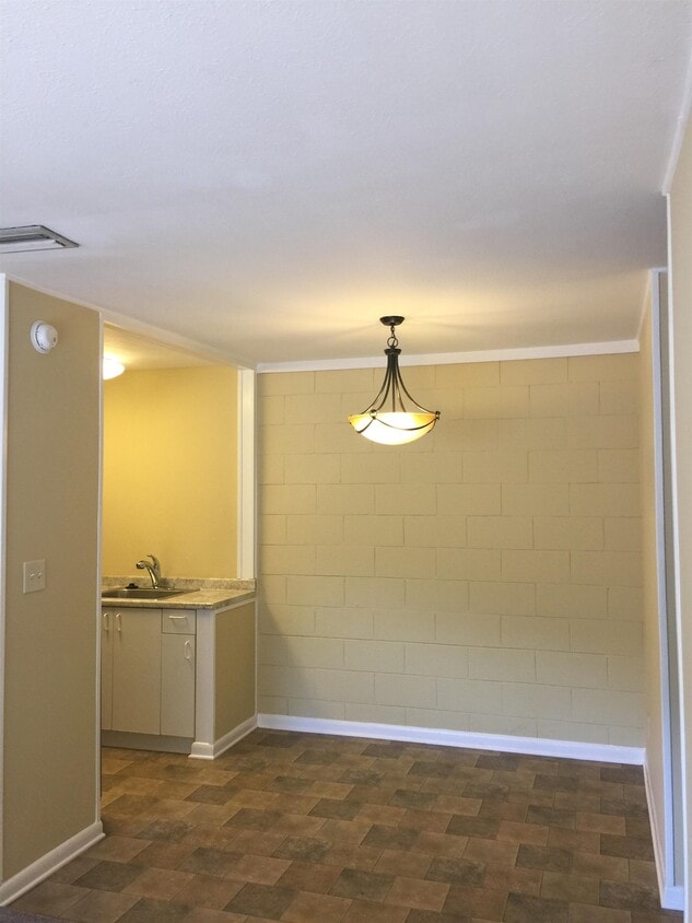 2241 W Pensacola St Unit 71, Tallahassee, FL 32304 Condo for Rent in