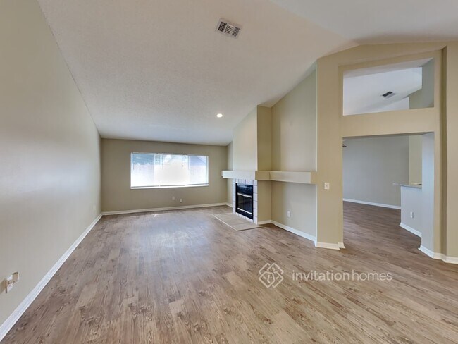 Foto del edificio - 1054 Providence Ln