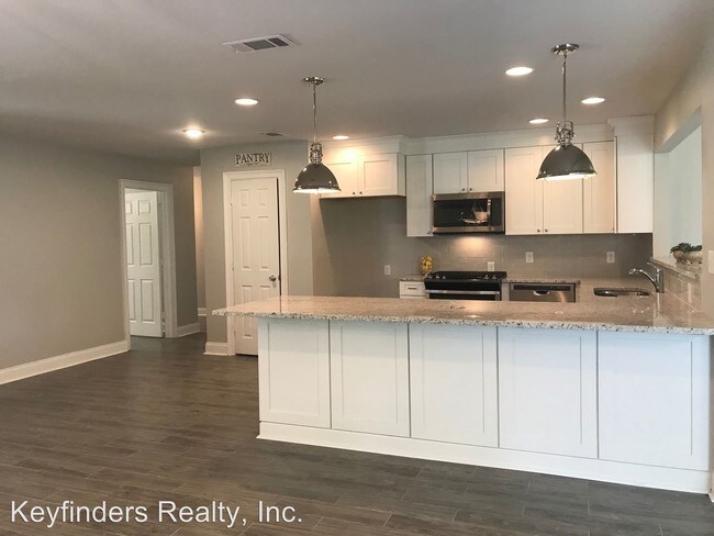 Foto del edificio - 5 br, 2.5 bath House - 616 College Hill Drive