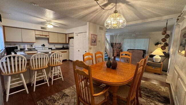 Foto del edificio - Furnished Condo w/ Community Pool!