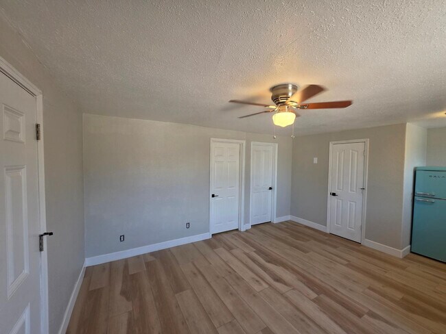 Foto del edificio - 2803 E Monroe St