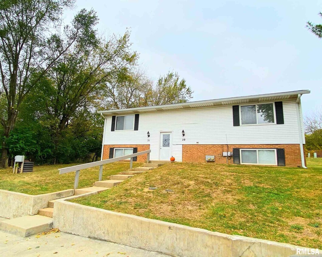 Primary Photo - 31 Sundowner Ln