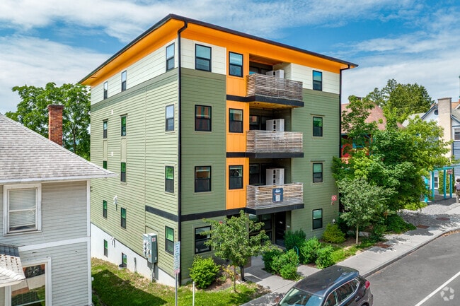 Building Photo - 126 College Ave