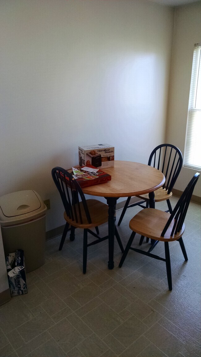 Kitchen - 232 W 5th St