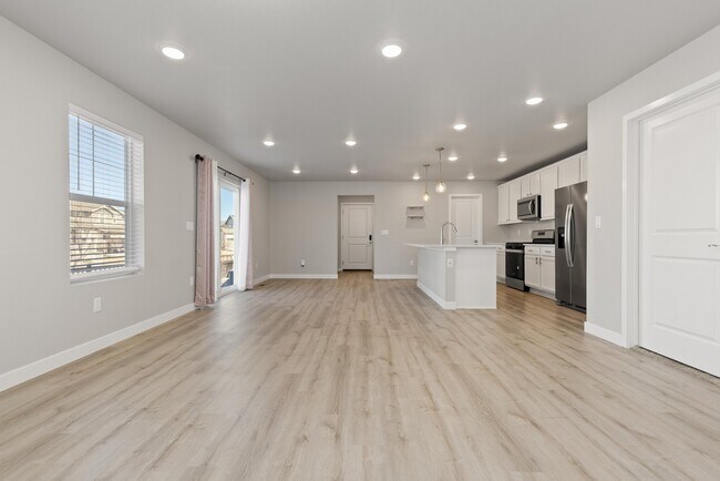 Building Photo - 958 Colorado River Ave