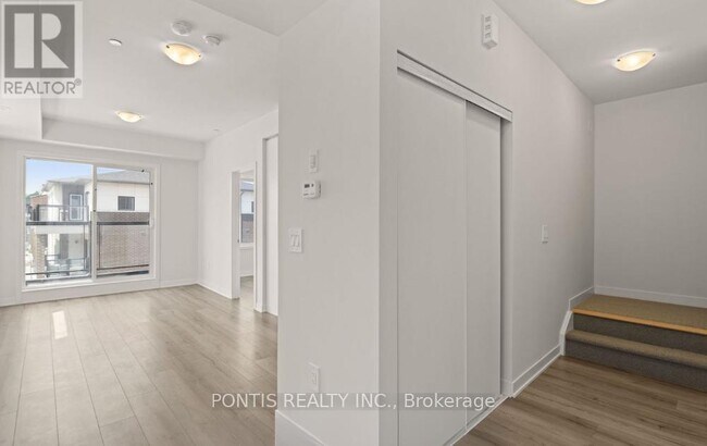 Building Photo - 1695-1695 Dersan St