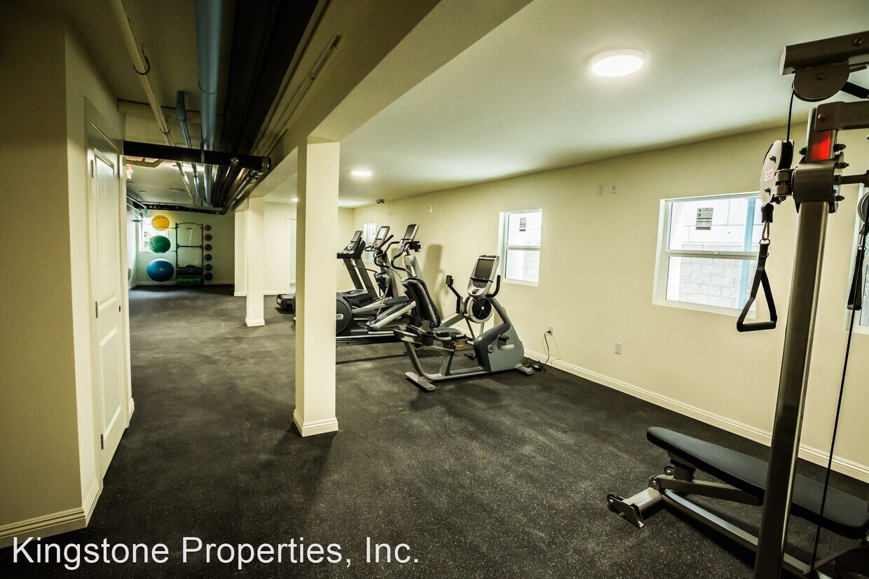Foto principal - 910 S Grand View St