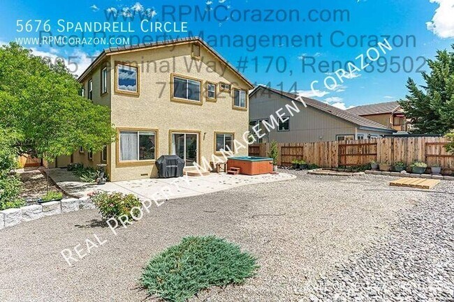 Building Photo - Spacious home with amazing views!