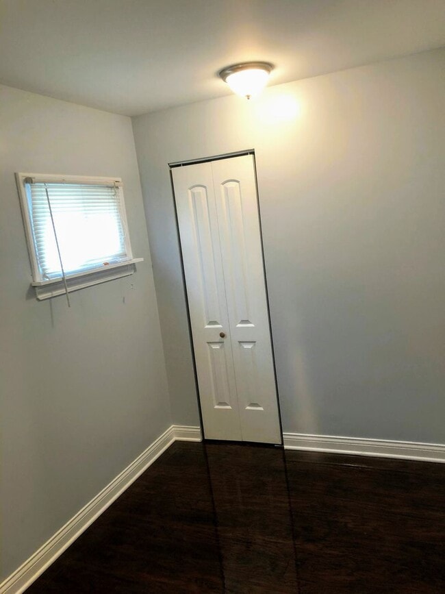 Building Photo - 6735 S Laflin St