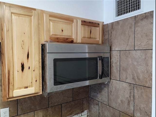 Interior Photo - 104-110 Oakland Dr