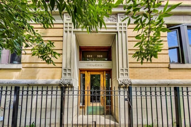 Building Photo - 902 W Dakin St