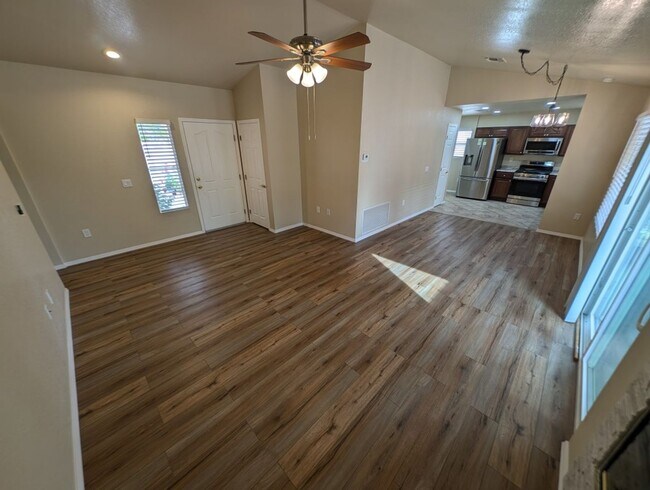 Foto del edificio - 9729 Buckhorn Dr