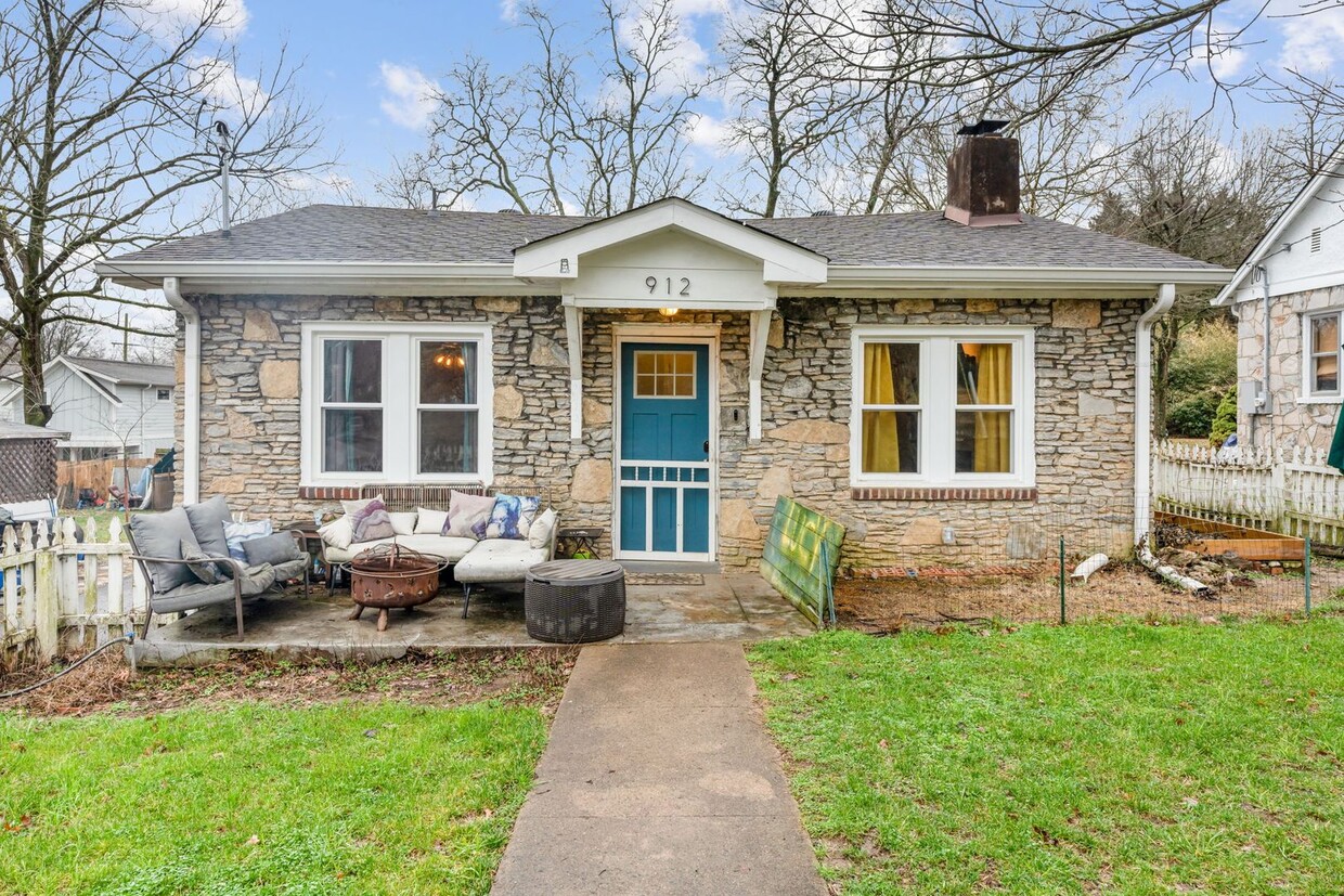 Primary Photo - Awesome East Nashville Stone Cottage in gr...