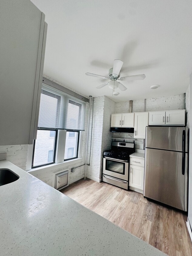 Primary Photo - 323 Marine Ave