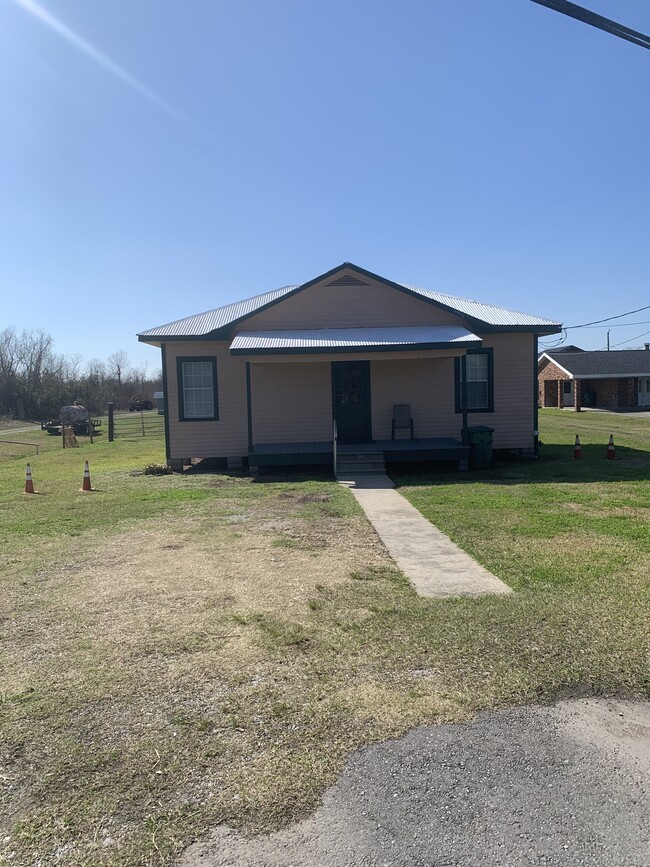 Building Photo - 9062 LA-1