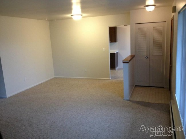 Living Room - Bay Manor Apartments