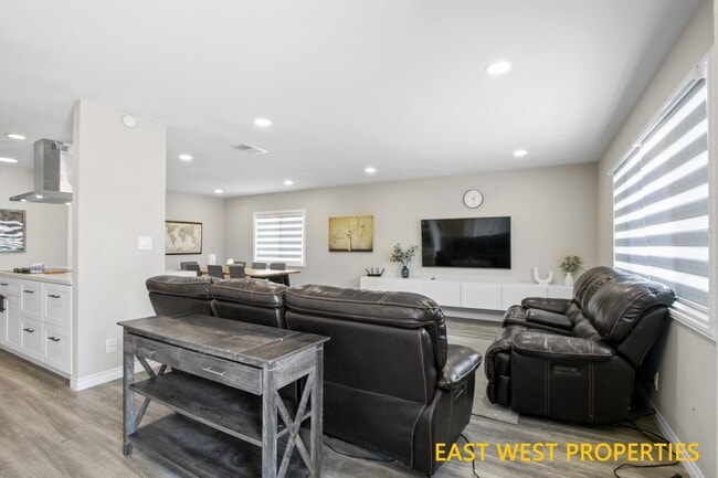 Building Photo - 6942 Santa Rita Ave