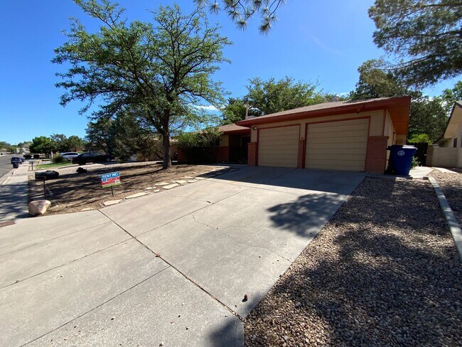 Foto del edificio - 3 Bedroom Single Story Home Near Juan Tabo...