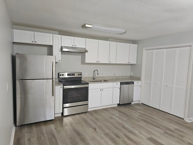 Building Photo - 5516 Ahmad Dr W
