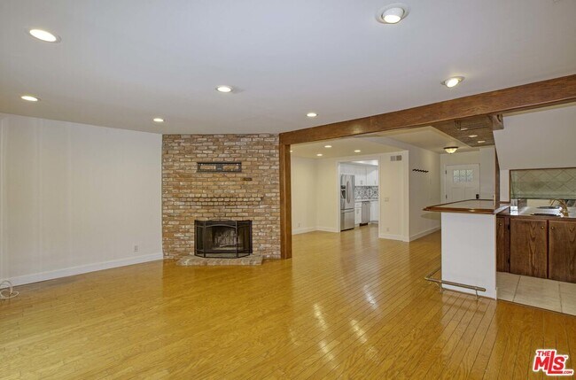 Building Photo - 1833 11th St