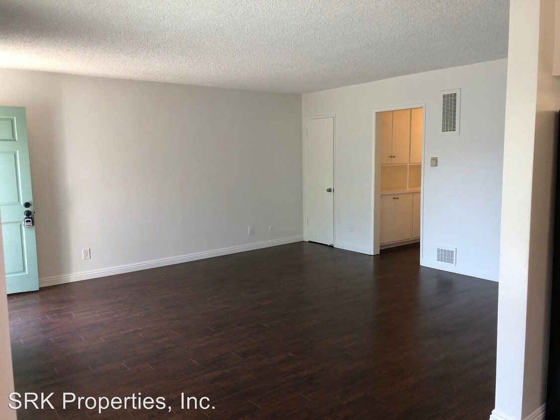 Primary Photo - 9711 Regent St