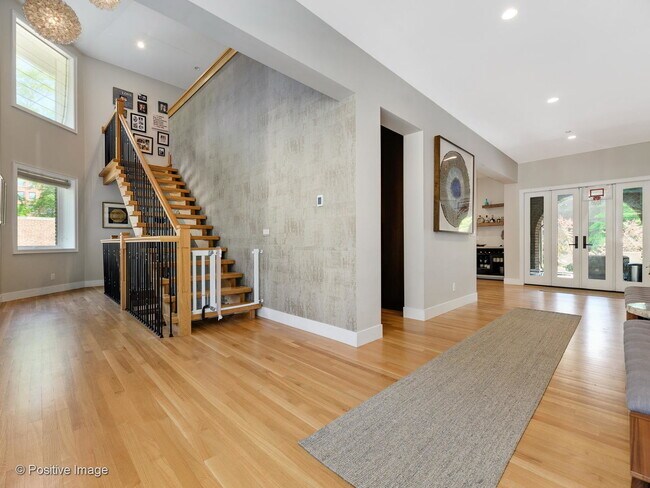Foto del edificio - 824 W Castlewood Terrace