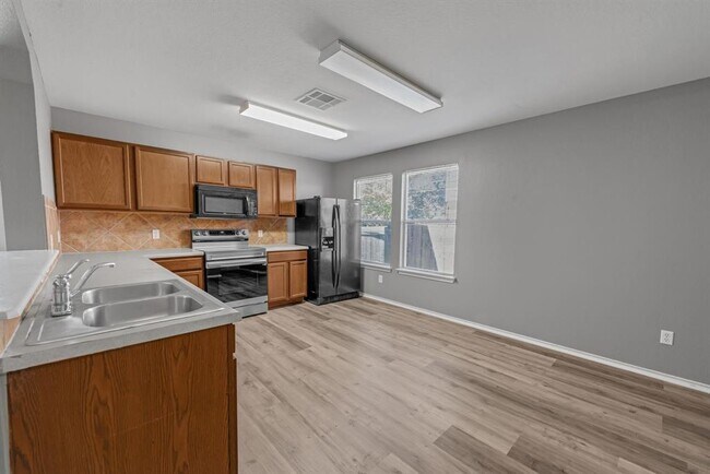 Foto del edificio - 5625 Clyde Ln