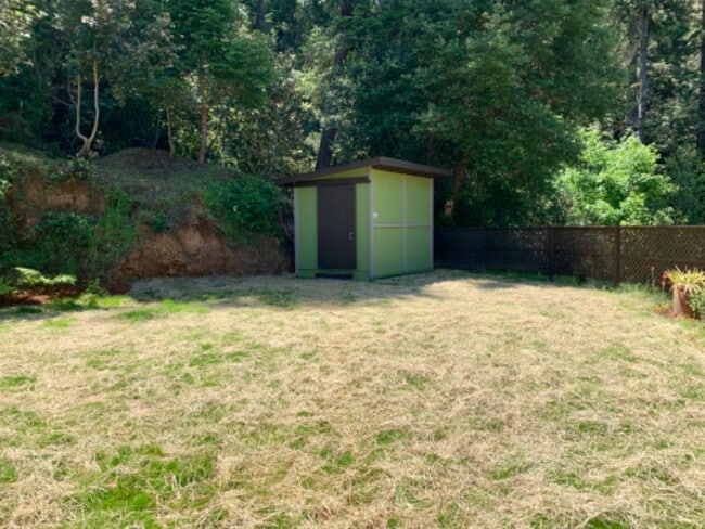 Building Photo - 49 Conifer Way