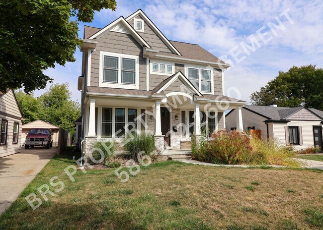 Foto del edificio - Stunning 4 bedroom 2.5 bathroom