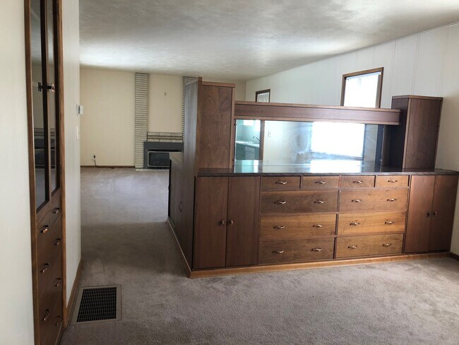Foto del edificio - 2 Bed Mid-Century House w/ Garage & Fenced...