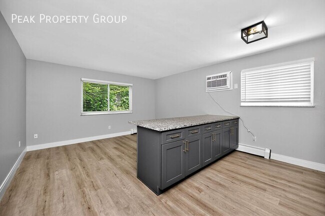 Foto del edificio - 6140 Ridge Ave