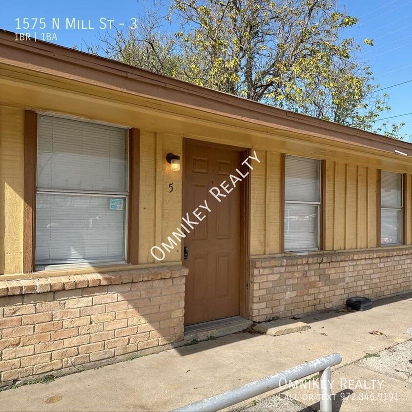 1575 N Mill St Unit 3, Lewisville, TX 75057 Room for Rent in Lewisville, TX