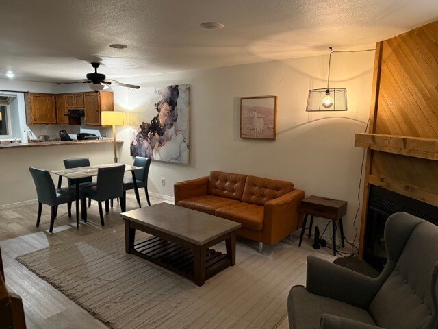 Foto del edificio - 6741 Mountain Top Ln