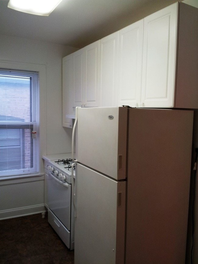 Building Photo - 4804 N Linder Ave