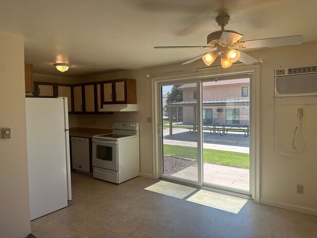 Foto del edificio - Two Bedroom, One and Half Bathroom Townhom...