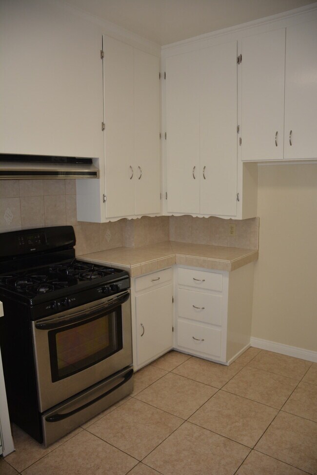 Kitchen - 624 Glenwood Rd