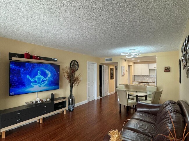 Foto del edificio - 9355 SW 8th St