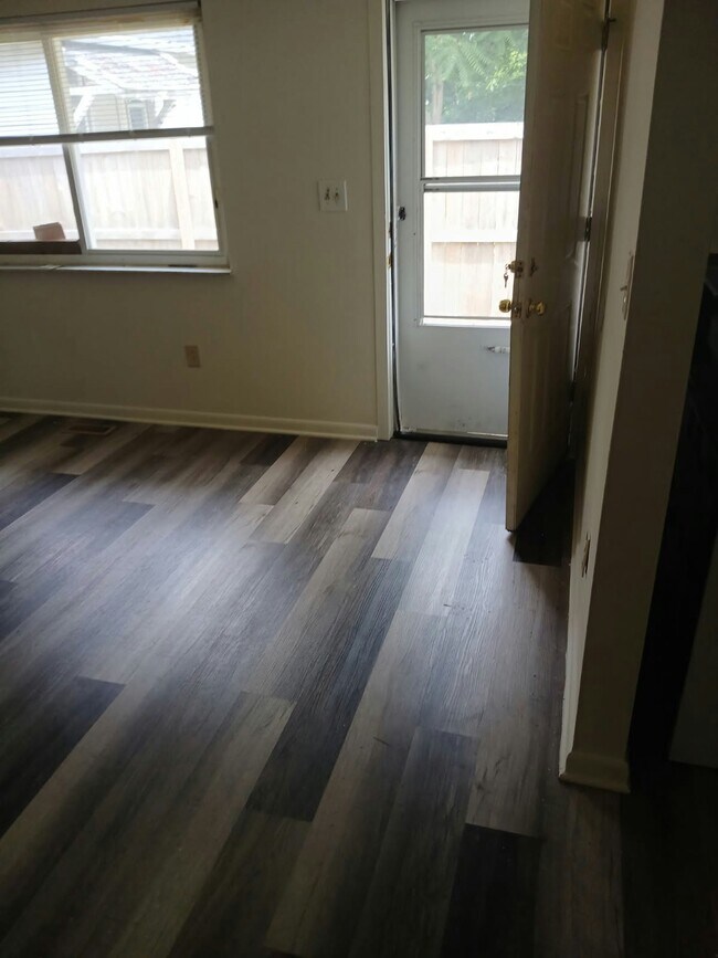 Foto del edificio - 56 Fernwood Ave