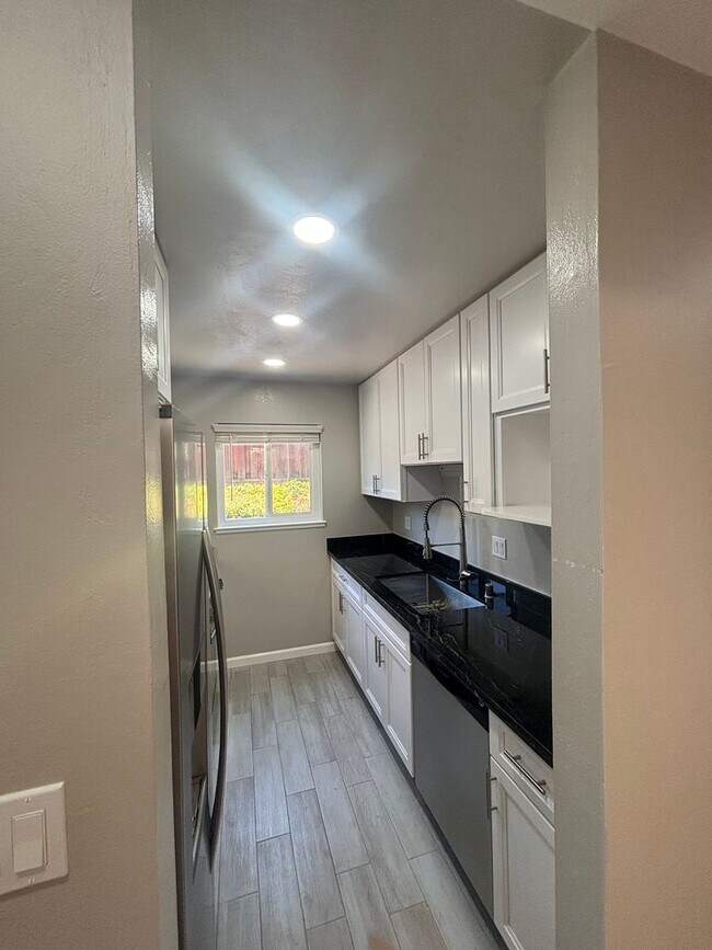 Building Photo - Completely Remodeled 3-Bedroom Beauty in P...