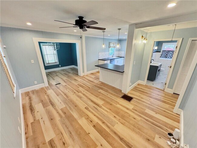 Foto del edificio - 229 Aviation Rd SE