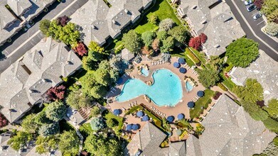 Building Photo - 900 S Meadows Pkwy