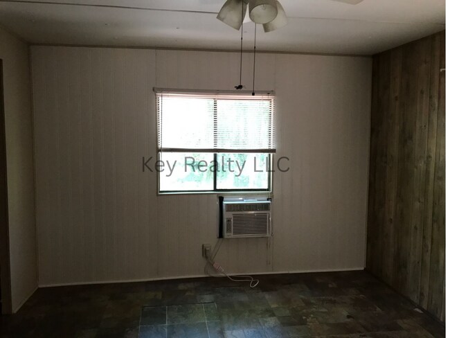 Building Photo - 48 Little John Ln