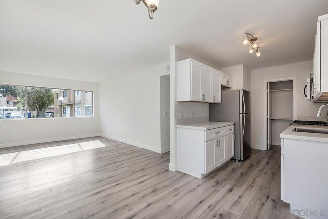 Building Photo - 3516 Del Sol Blvd