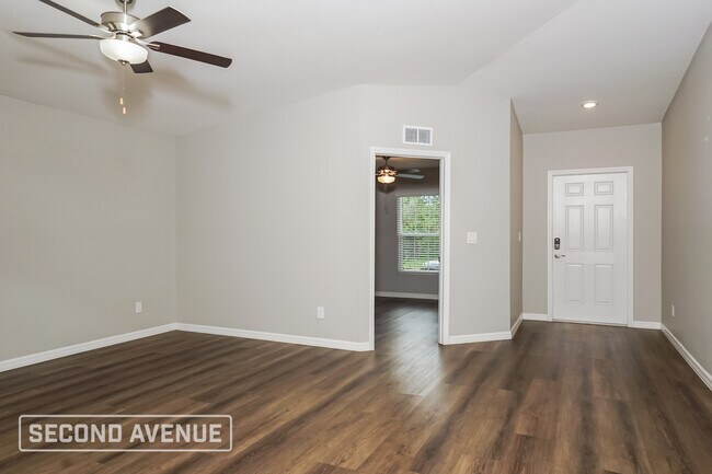 Foto del edificio - 678 Rutland Cir