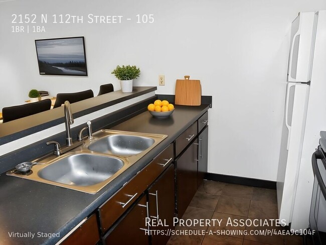 Foto del edificio - 2152 N 112th St