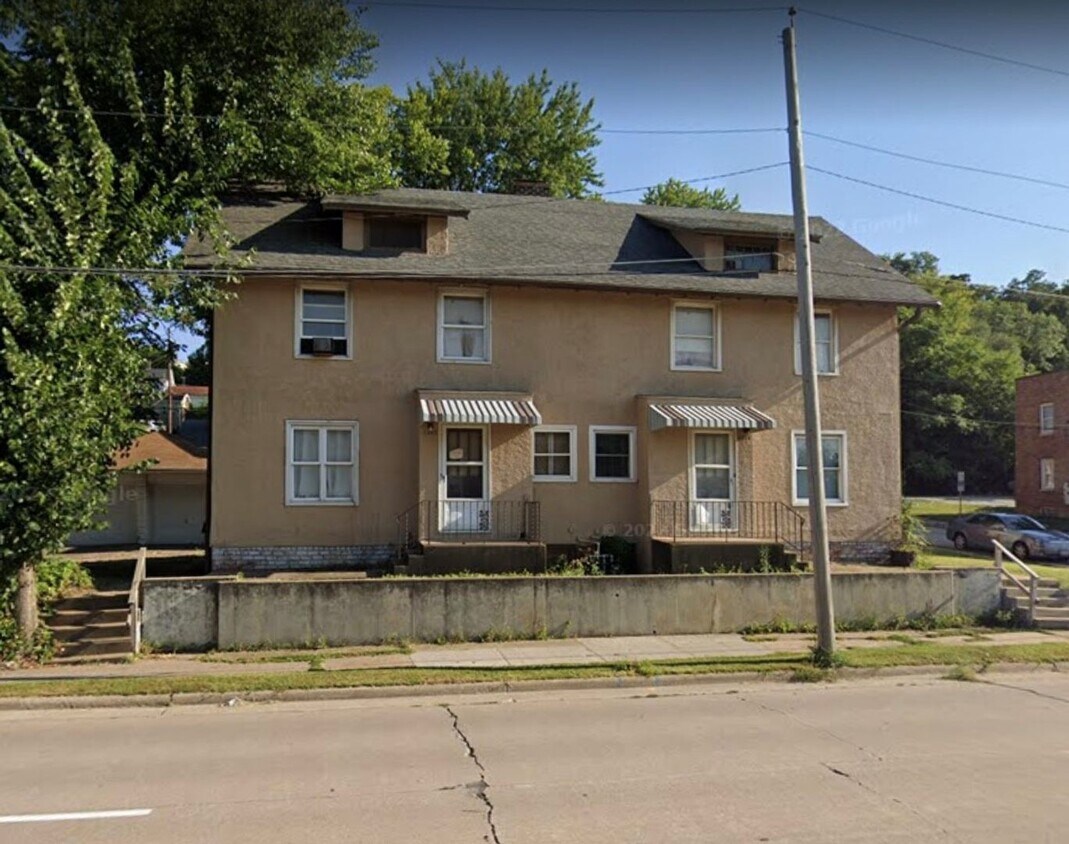 Foto principal - Spacious conveniently located house for re...