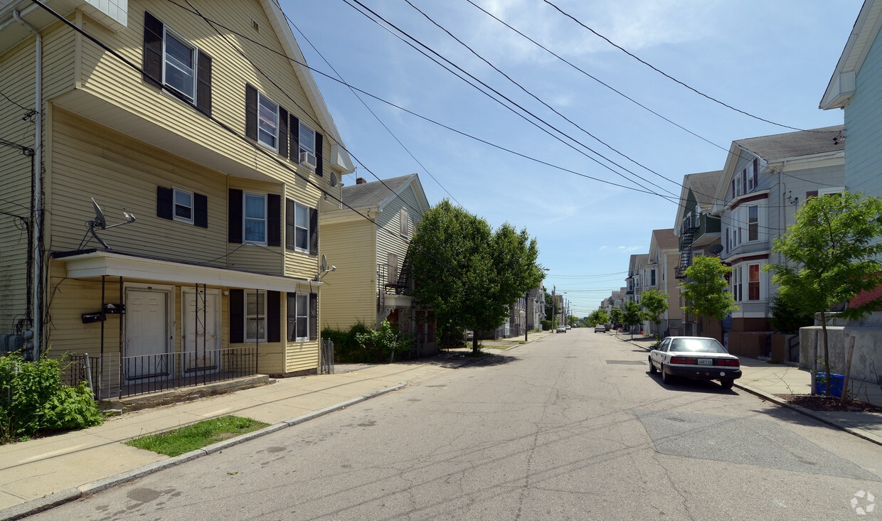 Building Photo - 105 Bowdoin St