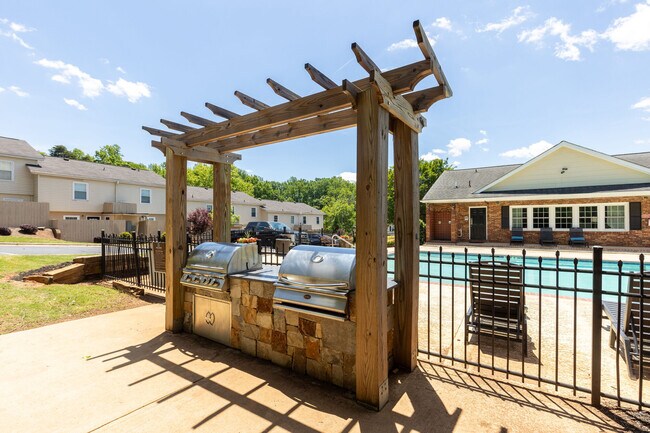 Foto del edificio - Westchester Townhomes