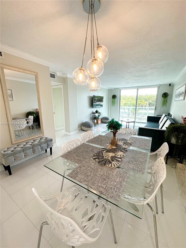 Foto del edificio - 2841 NE 163rd St